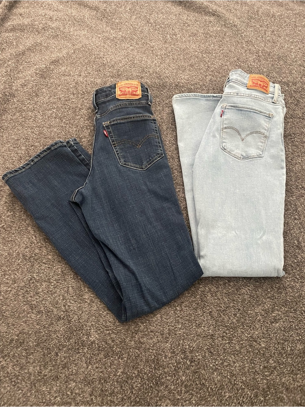 Levi's Women's 725 high rise bootcut Jeans - Dark Blue & Light Blue. Bundle of 2